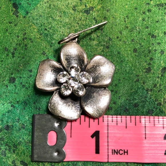 Flower power earrings, silver-tone and crystal - Picture 3 of 3